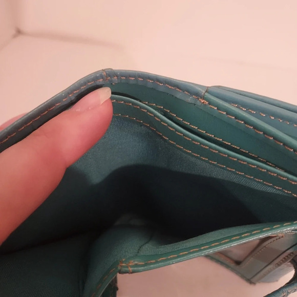 Kenneth Cole Reaction Leather Blue Bifold Wallet - Picture 5 of 12